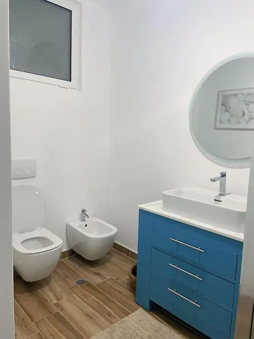 Large Renovated Beachside Apt, W/ Wi-Fi & Netflix Golem  Golem (Tirana)