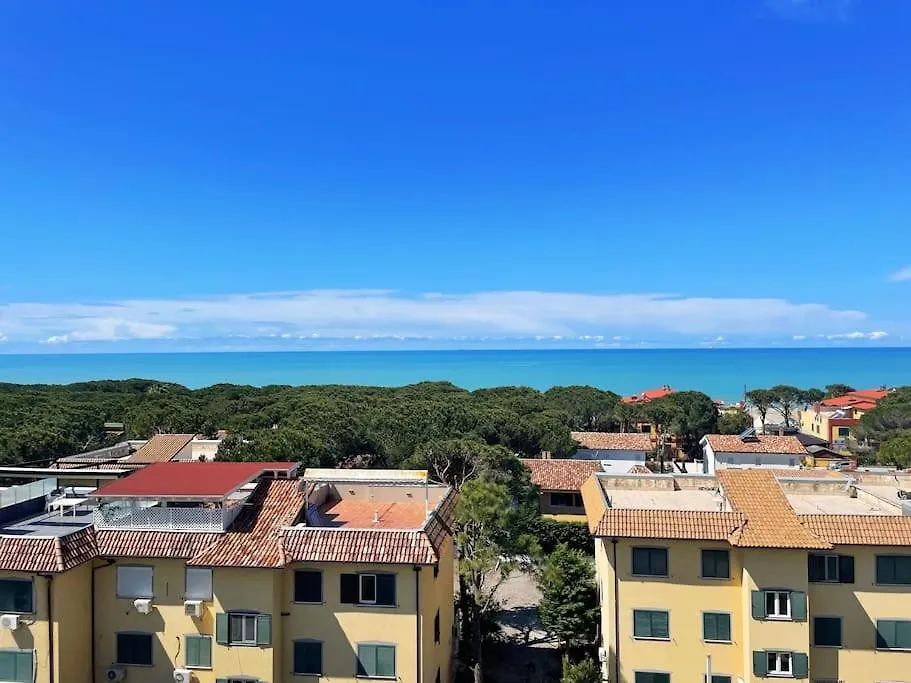 Large Renovated Beachside Apt, W/ Wi-Fi & Netflix Golem  0*, Golem (Tirana) Arnavutluk