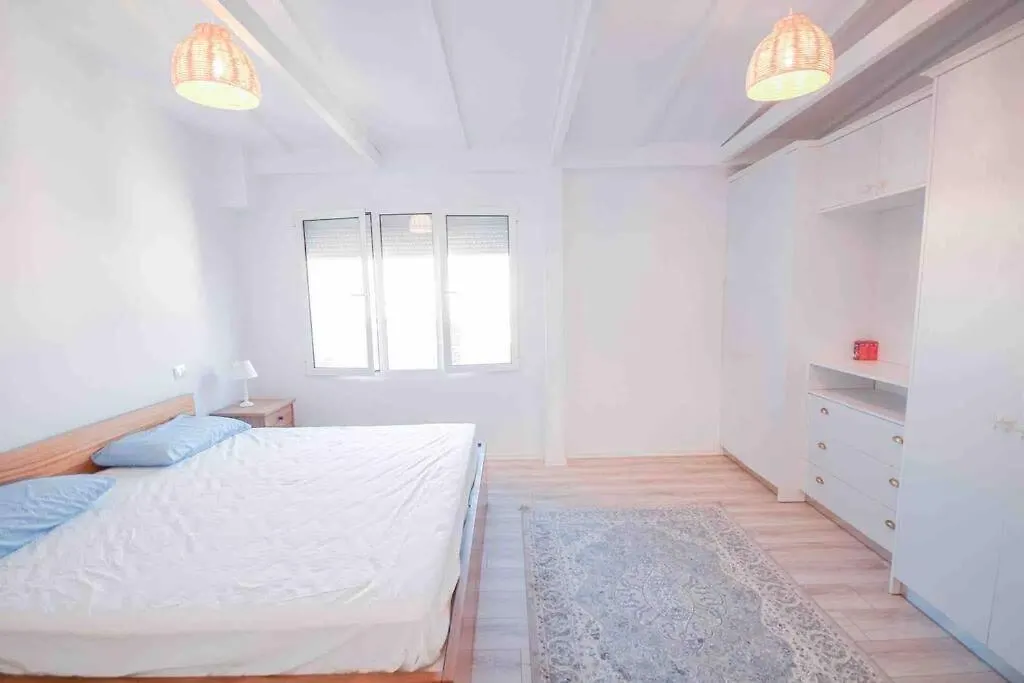 Daire Large Renovated Beachside Apt, W/ Wi-Fi & Netflix Golem